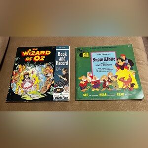 Lot of 2 Vintage Book & Record sets,
1966 Snow White, 1944 Wizard of Oz. 45 rpm
